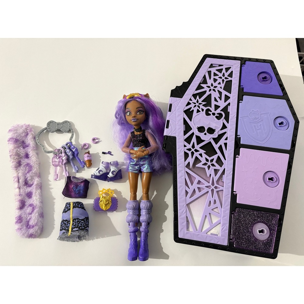 Monster High Skulltimate Secrets Clawdeen Wolf Doll Coffin Locker Mattel Set